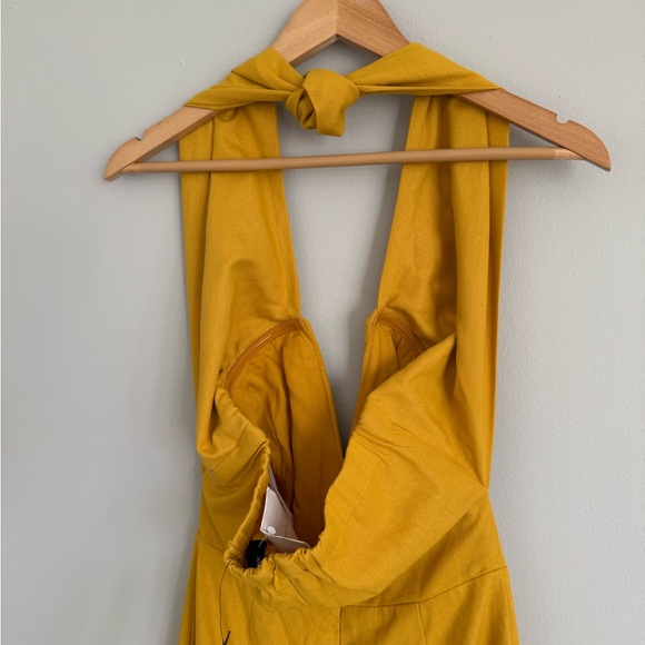 NWT Lulu's Golden Cotton Linen Blend Halter Jumpsuit - Picture 5 of 8